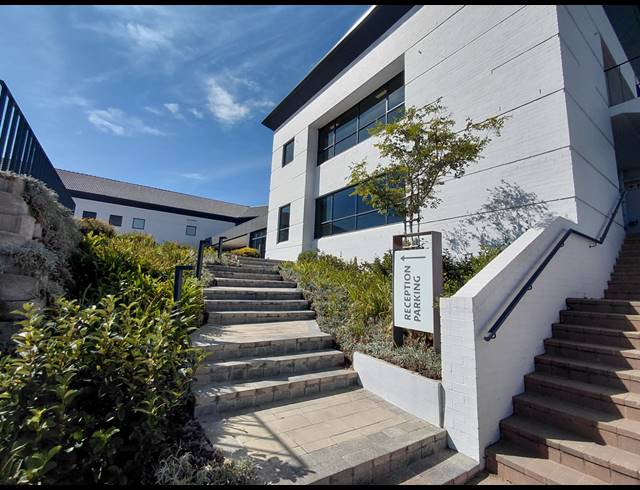 3,689M² OFFICE TO LET IN VORNA VALLEY
